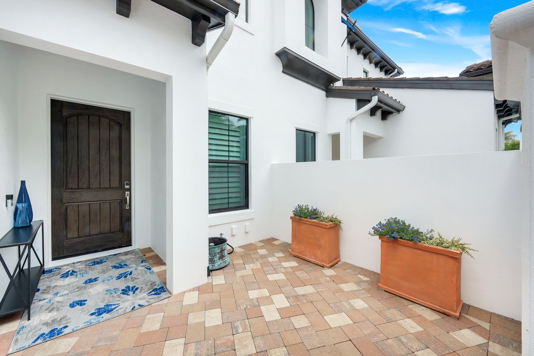 16358 Corsica Way #201, Naples, FL 34110