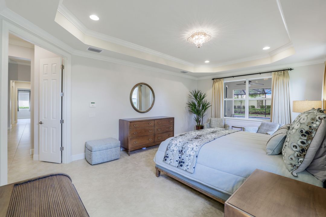 9266 Quarry Dr, Naples, FL 34120
