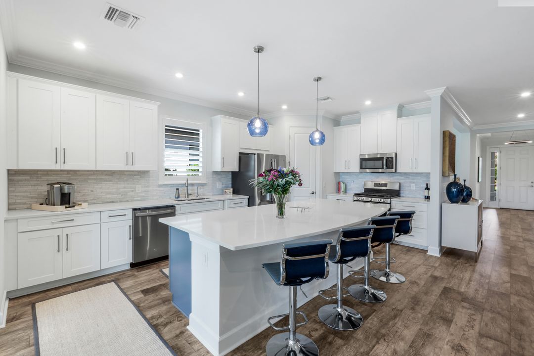 15236 Turin Dr, Naples, FL 34114