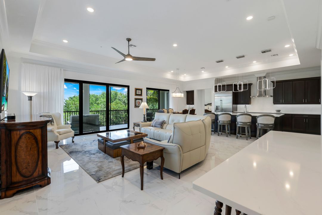 2488 Breakwater Wy #13-201, Naples, FL 34112