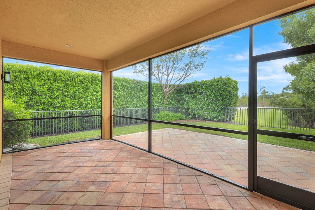 3430 Tigris Ln, Naples, FL 34119