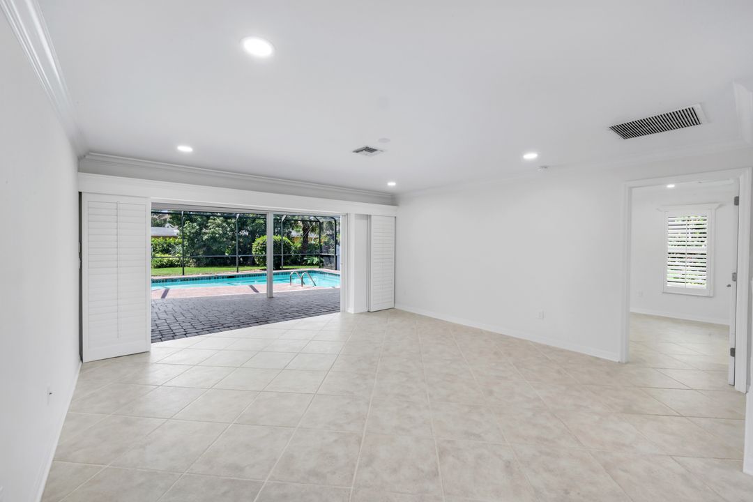 750 Southern Pines Dr, Naples, FL 34103