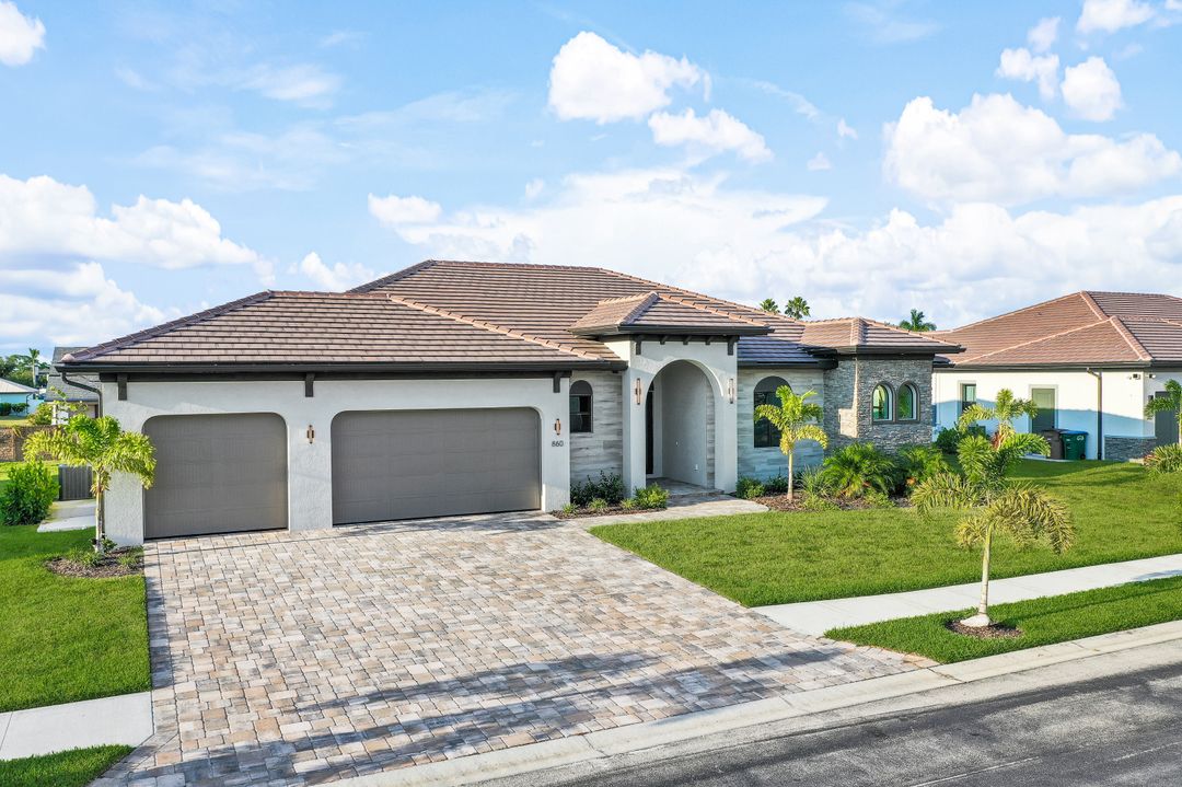 860 Palmetto Pointe Cir, Cape Coral, FL 33991