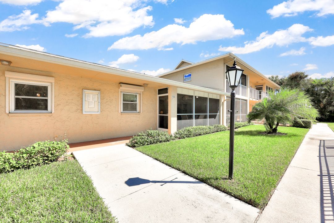 2000 Alamanda Dr #104, Naples, FL 34102