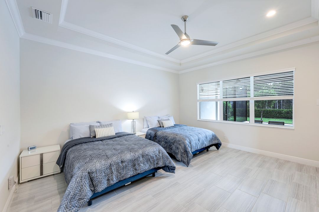 8959 Redonda Dr, Naples, FL 34114