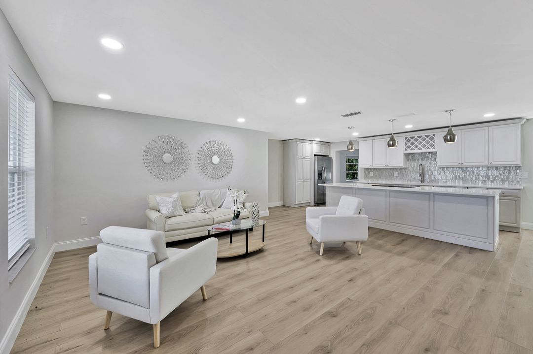 105 Blue Ridge Dr, Naples, FL 34112