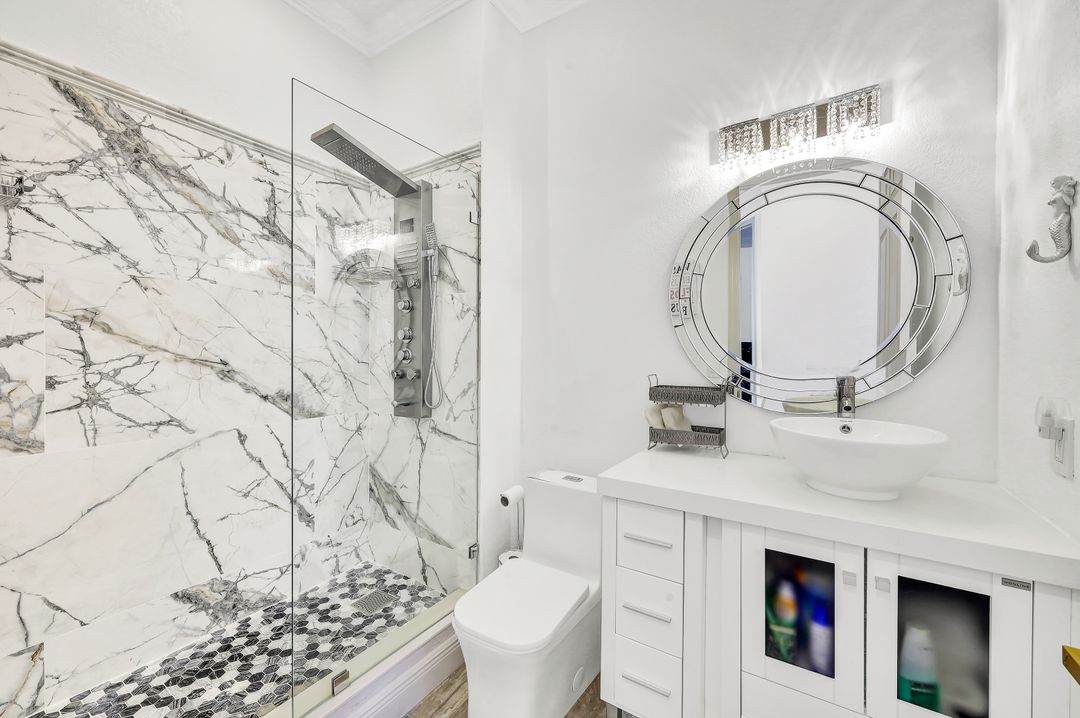 5040 Yacht Harbor Cir #6-201, Naples, FL 34112