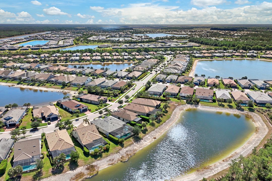 7597 Blackberry Dr, Naples, FL 34114