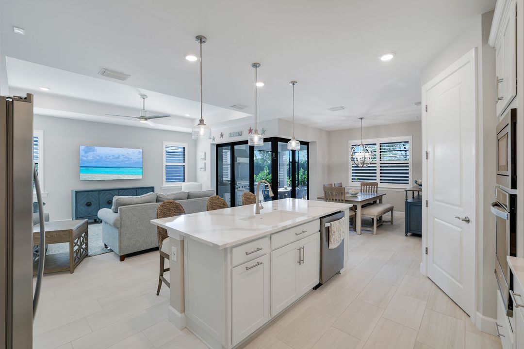 1944 Yellowfin Cir, Naples, FL 34114