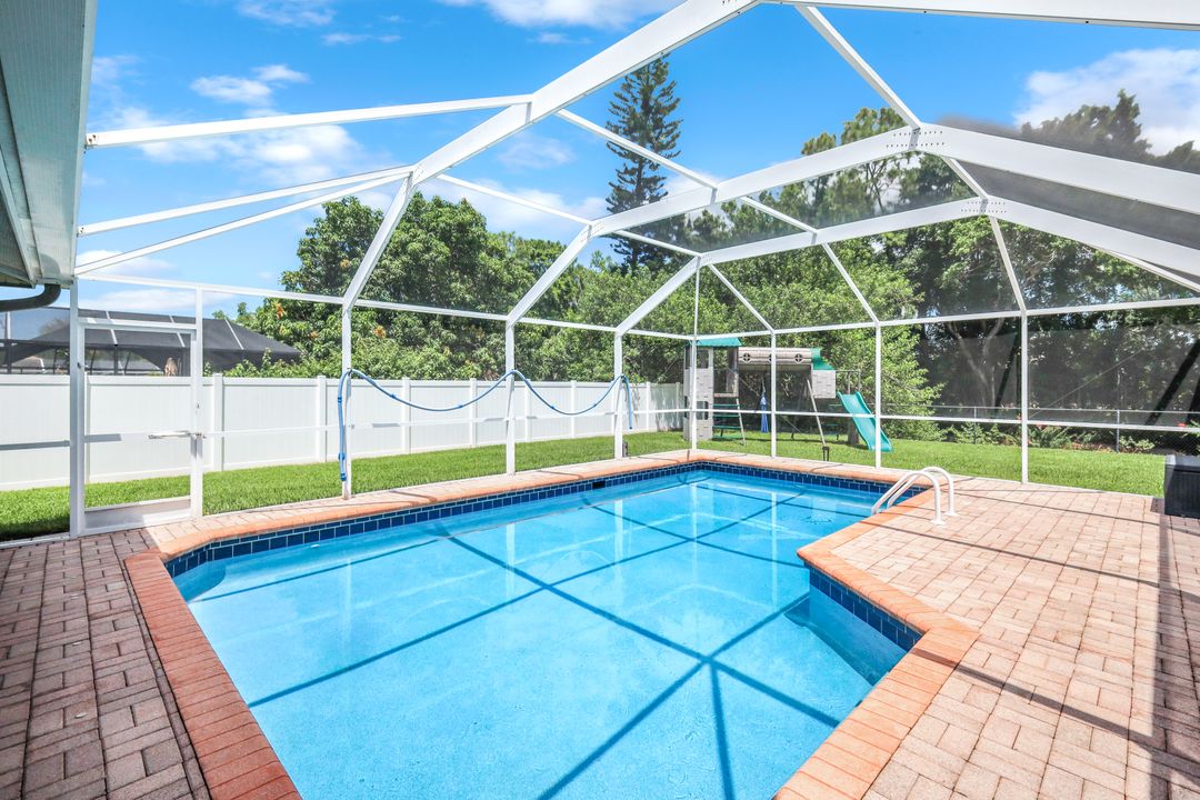 539 Cypress Way E, Naples, FL 34110