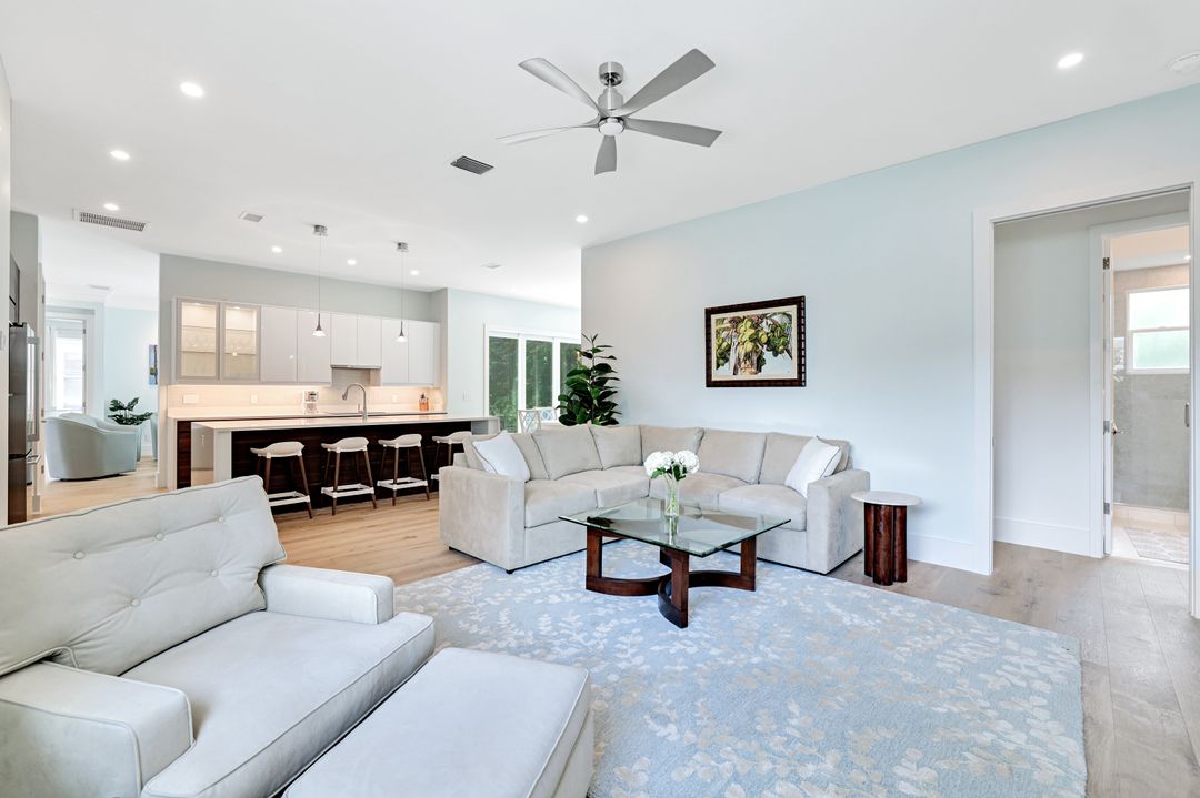 2515 Royal Palm Ct, Naples, FL 34103