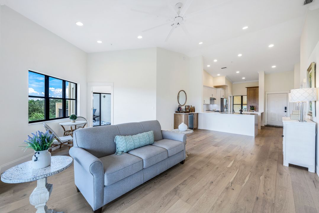 195 Vintage Cir #403, Naples, FL 34119