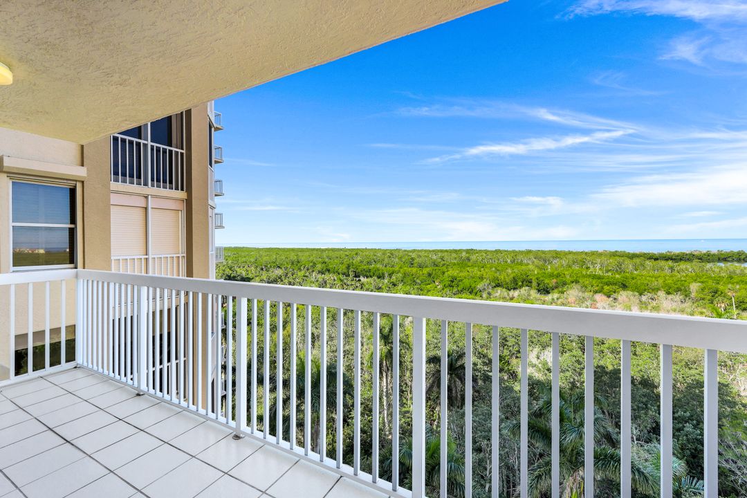 6585 Nicholas Blvd #905, Naples, FL 34108