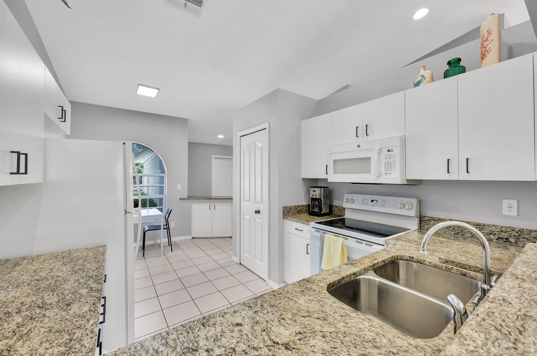 661 Captn Kate Ct, Naples, FL 34110