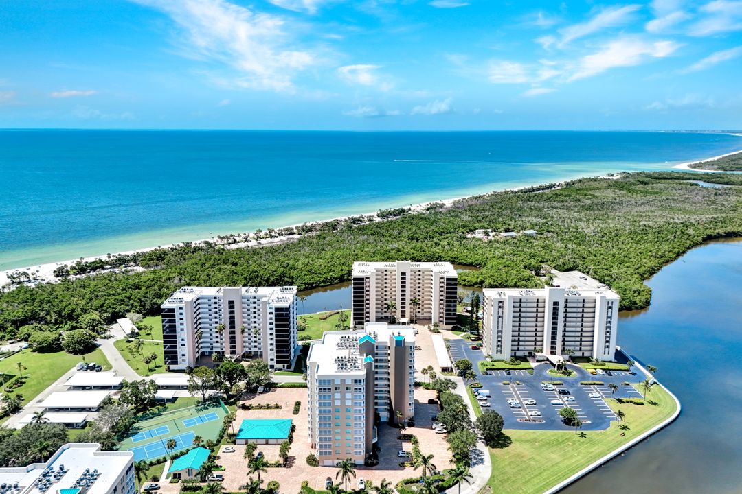 21 Bluebill Ave #1001, Naples, FL 34108