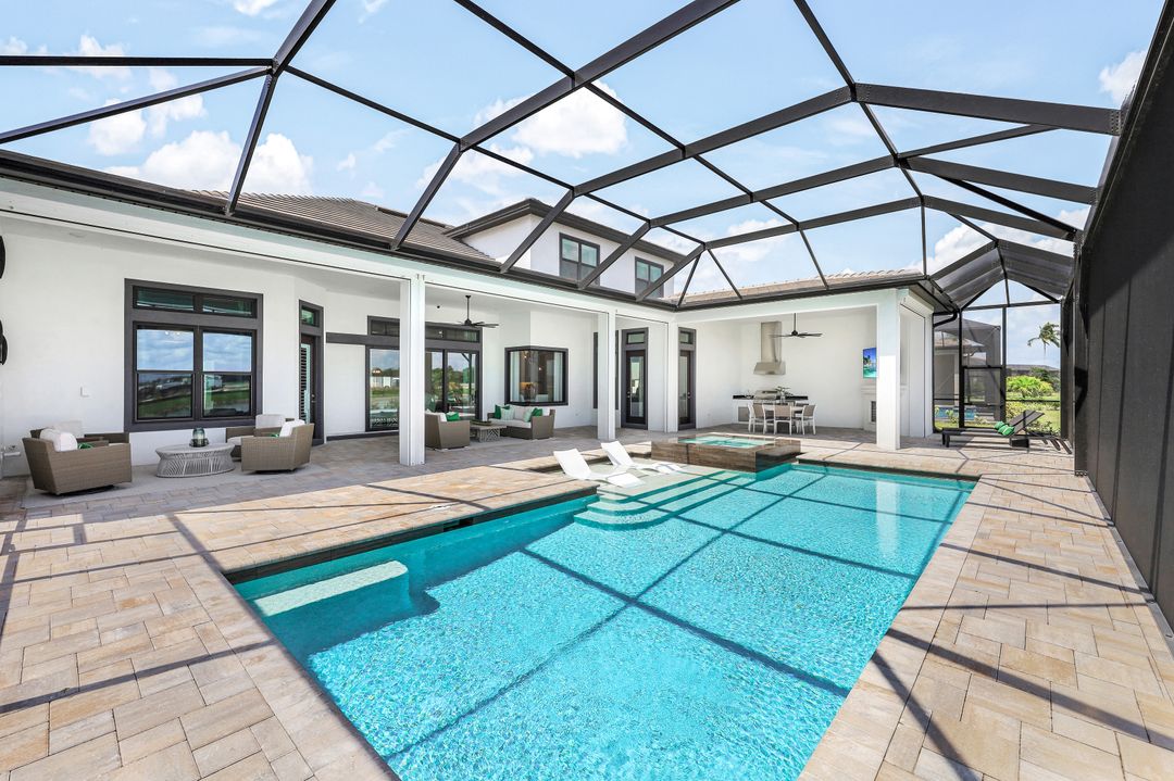 15572 Montello Ln, Naples, FL 34114