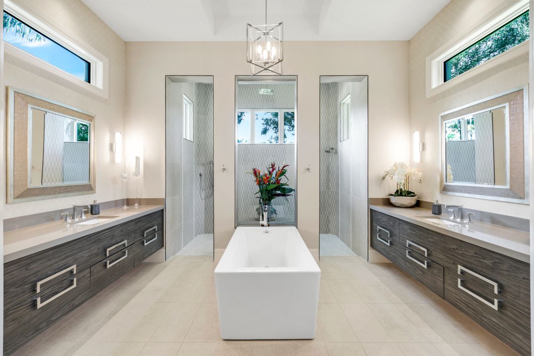 112 Hickory Rd, Naples, FL 34108