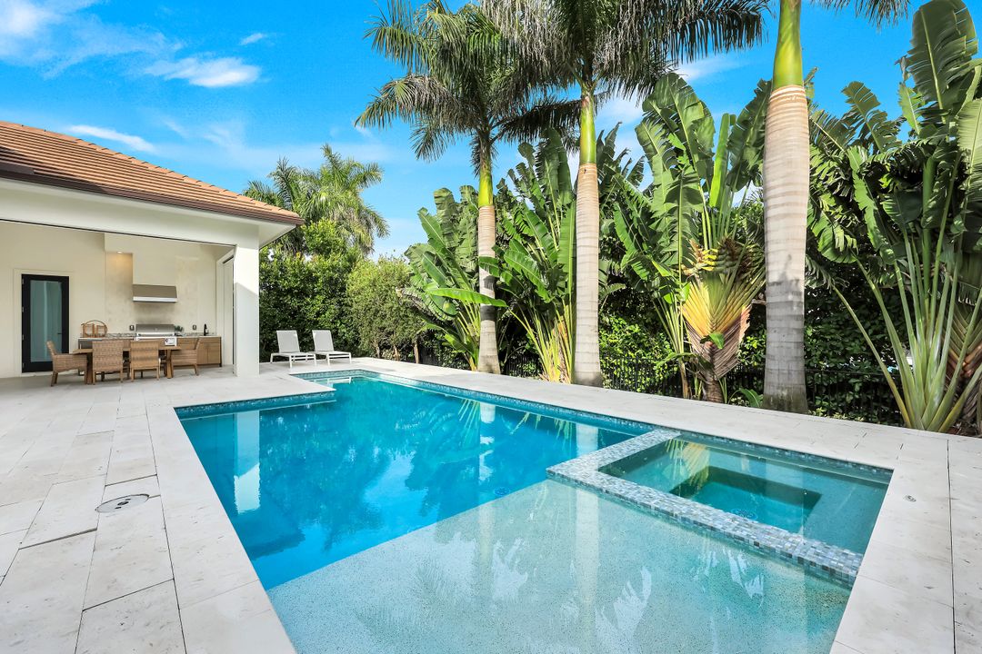 3200 Crayton Rd, Naples, FL 34103