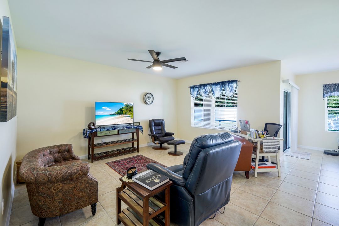 2933 SW 7th Pl, Cape Coral, FL 33914