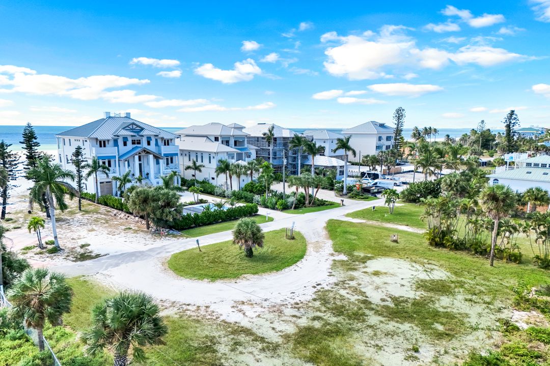 6145 Court St, Fort Myers Beach, FL 33931