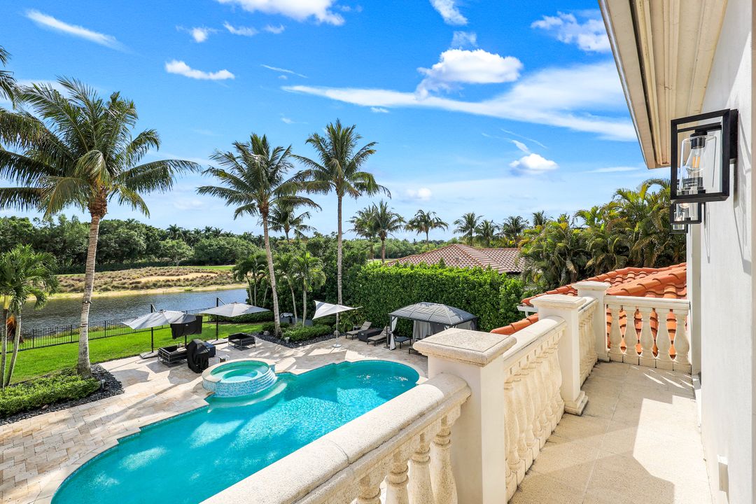 2885 Escada Ct, Naples, FL 34109