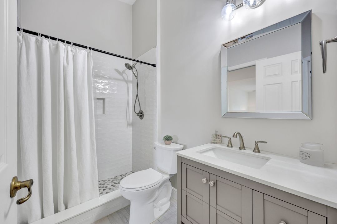 5600 Northboro Dr #201, Naples, FL 34110