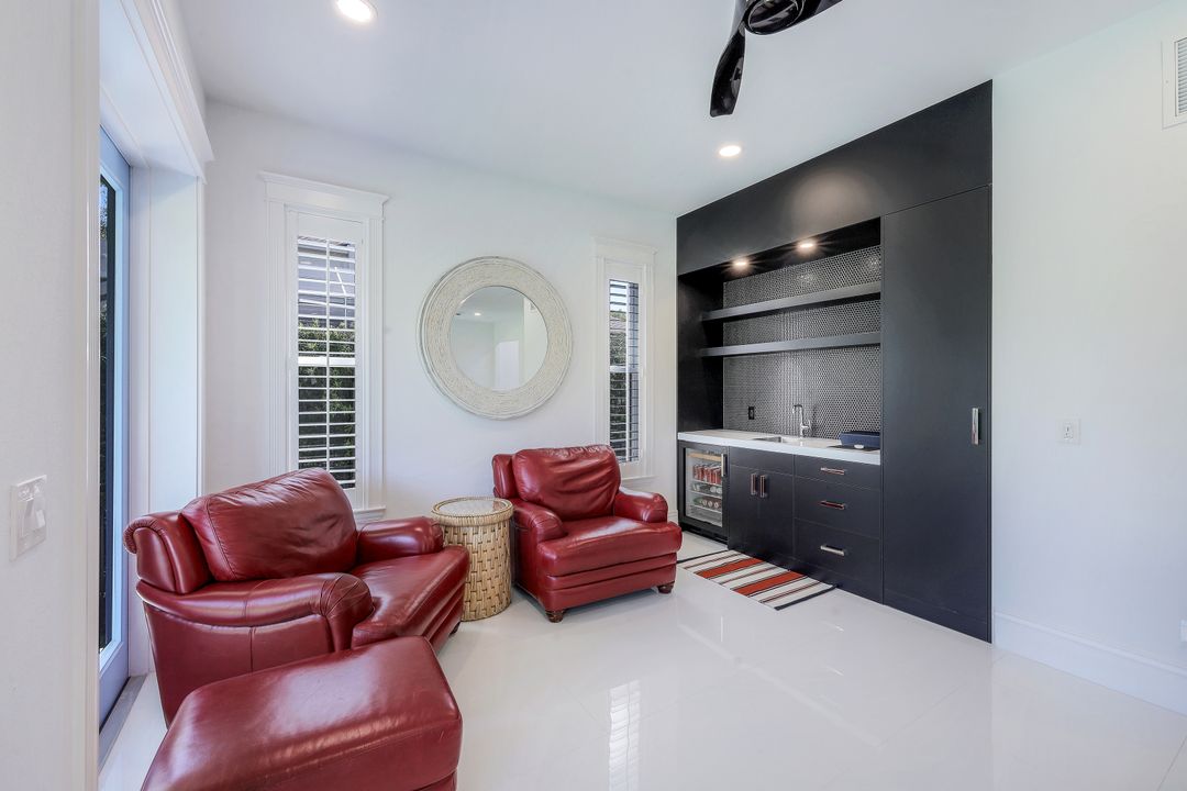 514 Corbel Dr, Naples, FL 34110