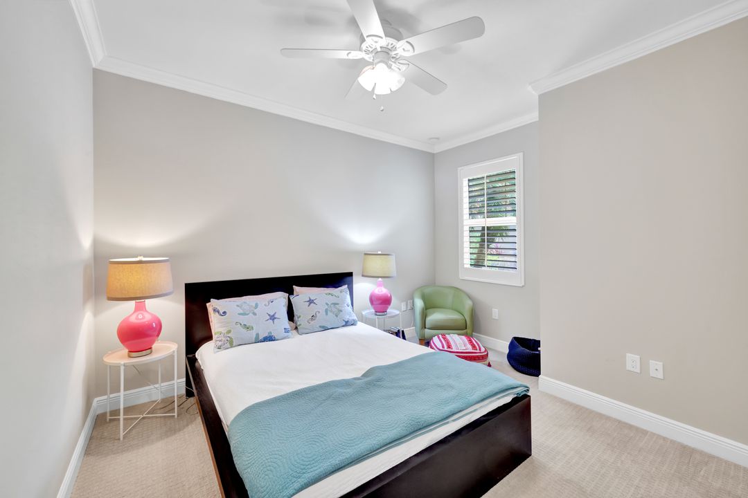 13466 Kent St, Naples, FL 34109