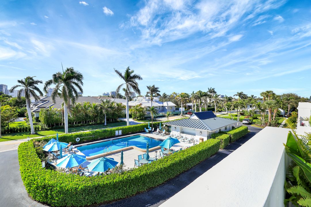 4200 Belair Ln #302, Naples, FL 34103