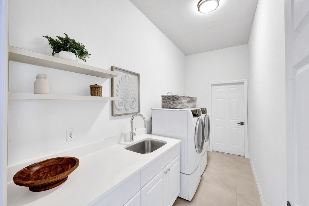 8028 Tiger Lily Dr, Naples, FL 34113