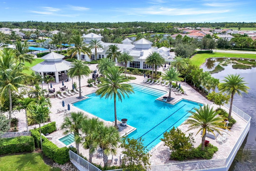 9721 Everglades Dr, Naples, FL 34120