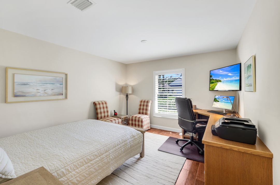 717 Pine Creek Ln, Naples, FL 34108