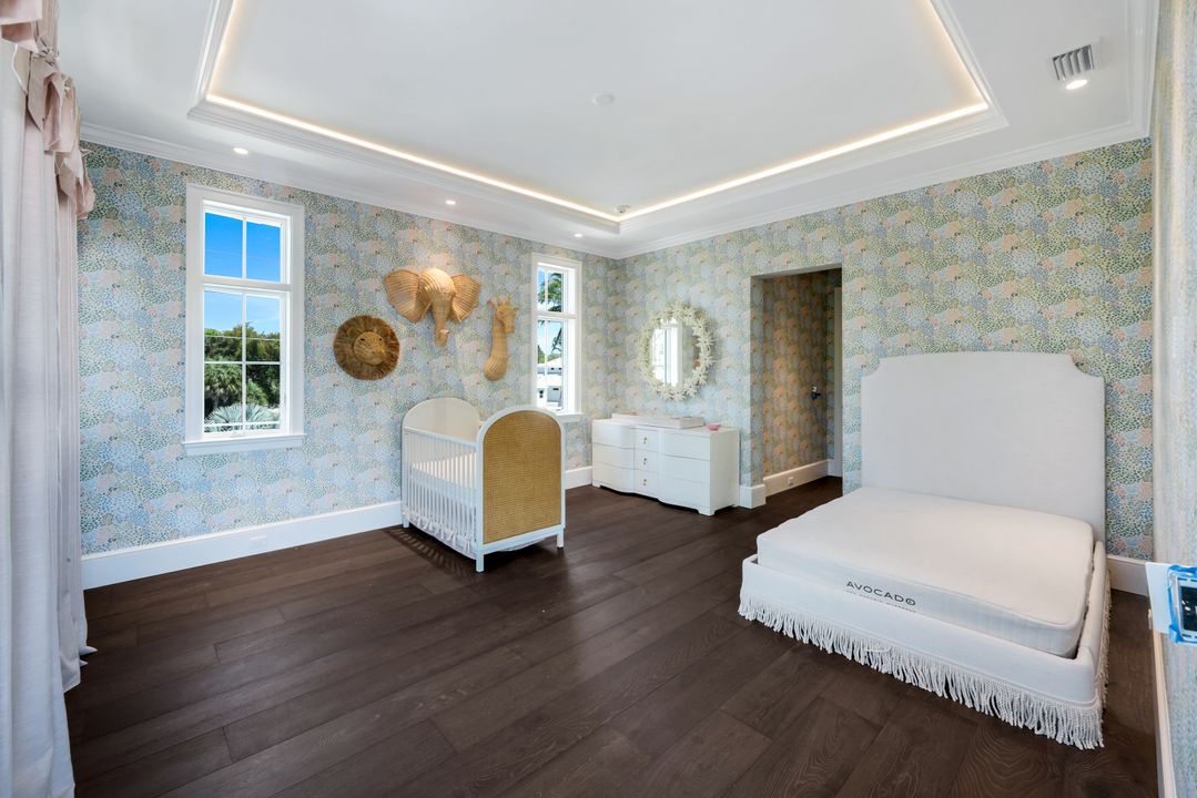 1690 Chesapeake Ave, Naples, FL 34102
