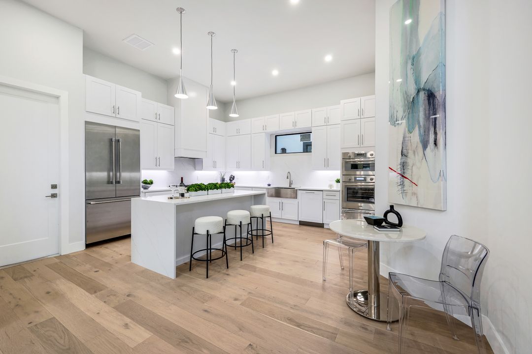 524 103rd Ave N, Naples, FL 34108