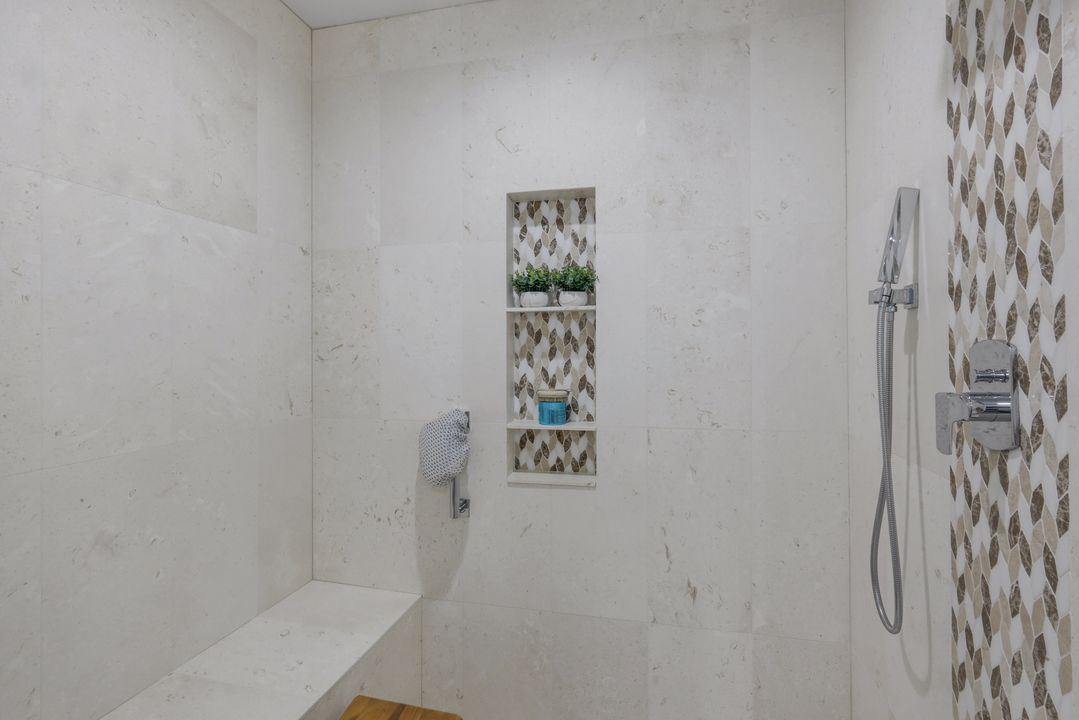 81 Seagate Dr, Naples, FL 34103