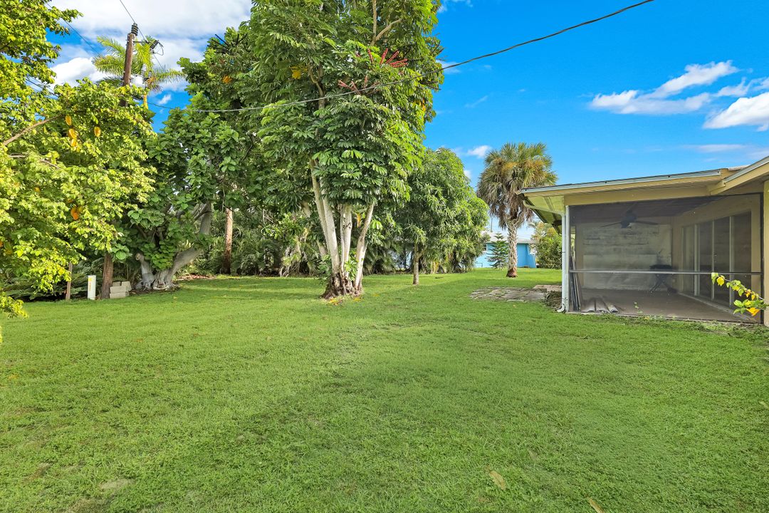 5248 Versaille Ct, Cape Coral, FL 33904