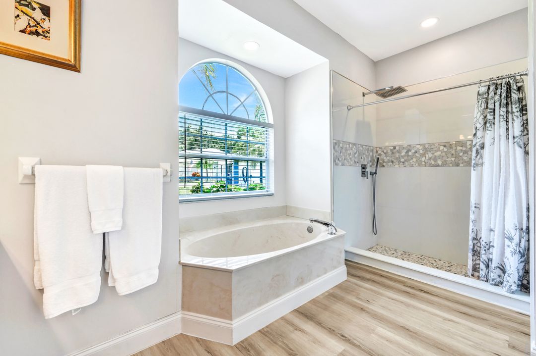 707 Teton Ct, Naples, FL 34104