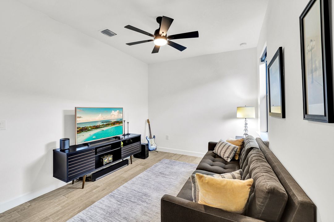 1952 Yellowfin Cir, Naples, FL 34114