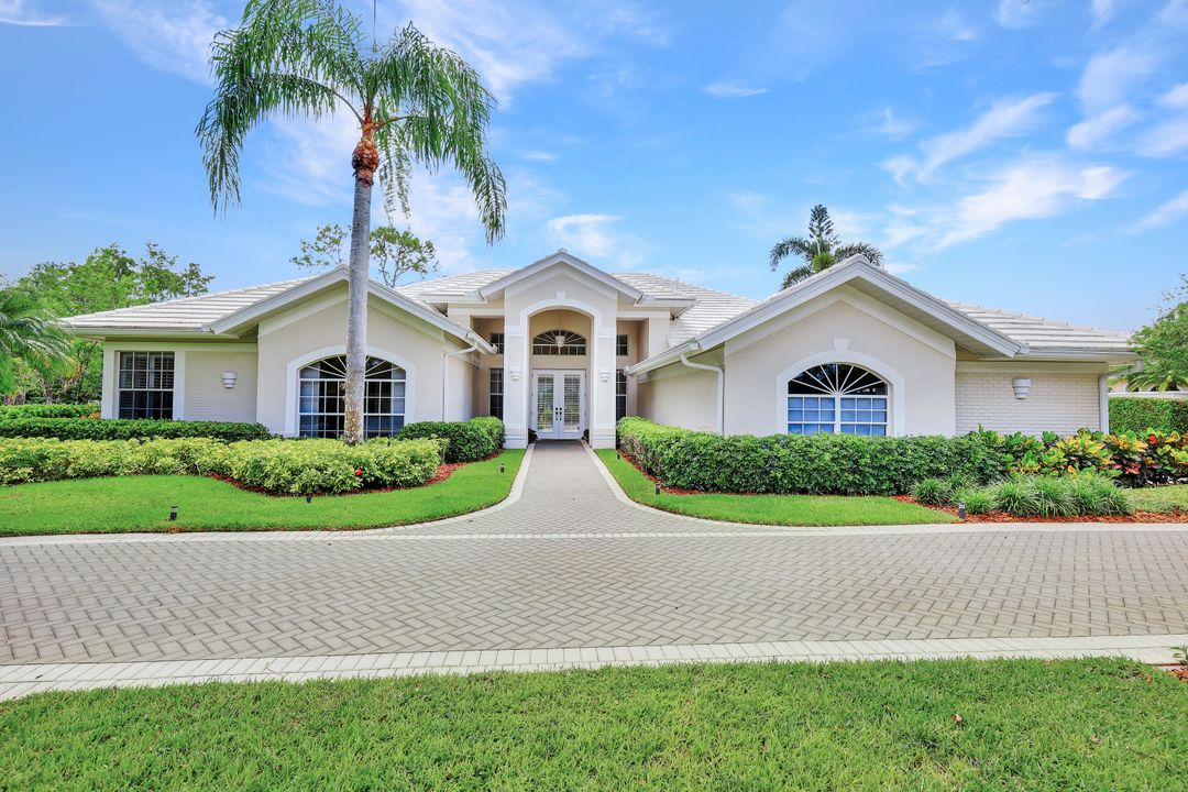 4624 Pond Apple Dr N, Naples, FL 34119