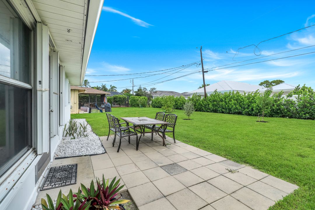 695 104th Ave N, Naples, FL 34108