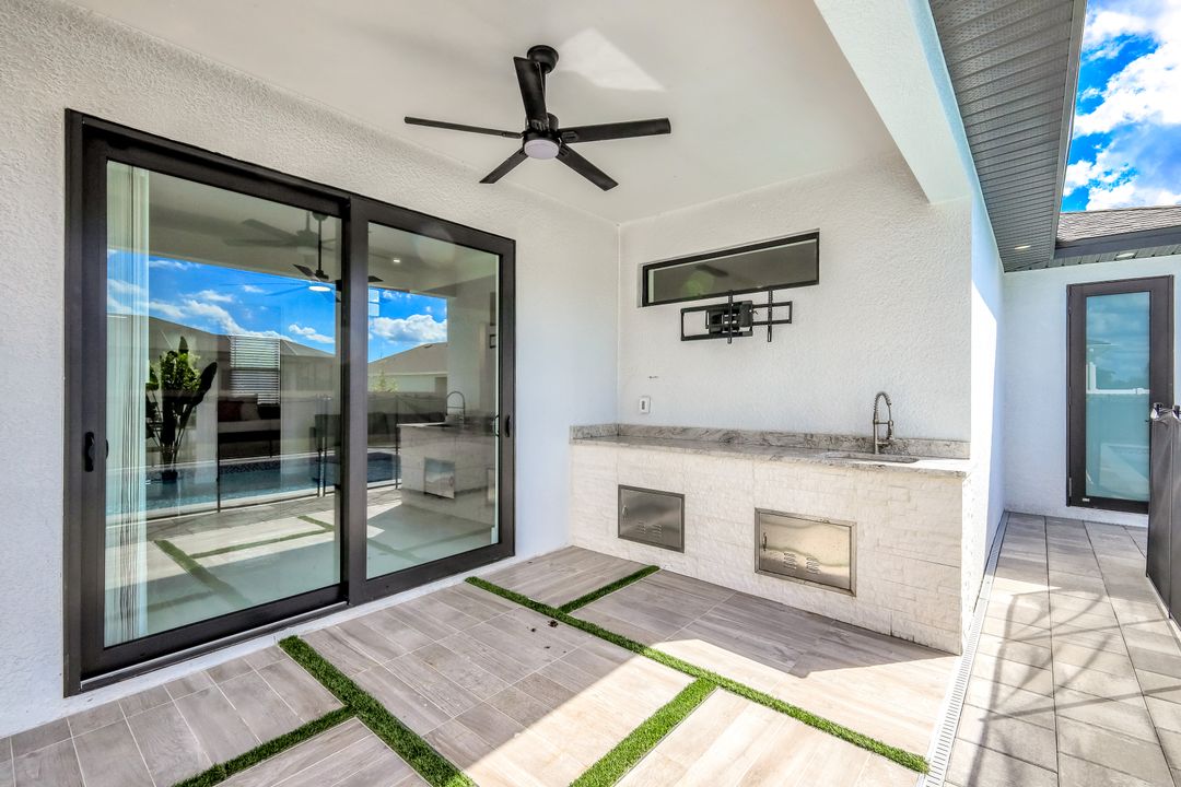 502 SW 25th Pl, Cape Coral, FL 33991