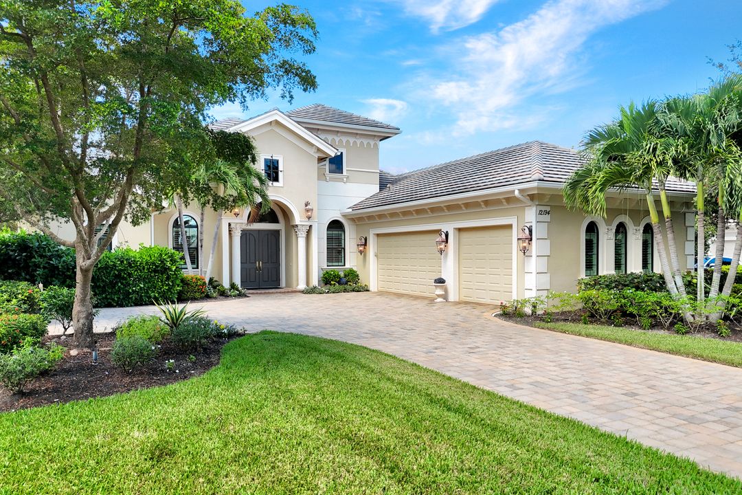 12194 Wicklow Ln, Naples, FL 34120