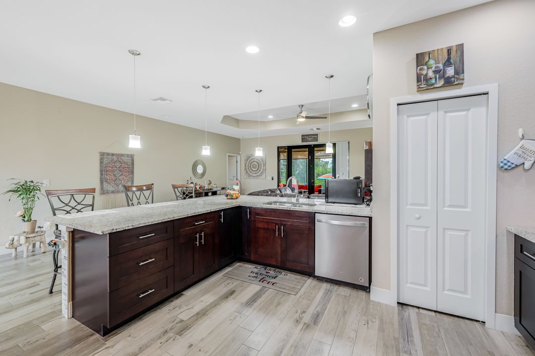 301 SE 21st Ln, Cape Coral, FL 33990