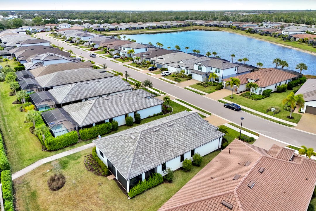 1952 Yellowfin Cir, Naples, FL 34114