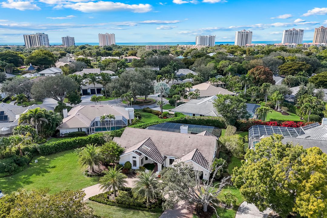 806 Knoll Wood Ct, Naples, FL 34108