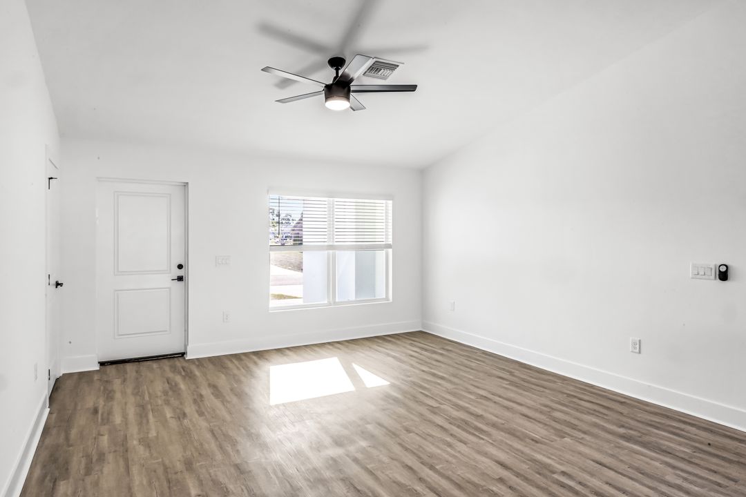 1702 NW 5th Pl, Cape Coral, FL 33993