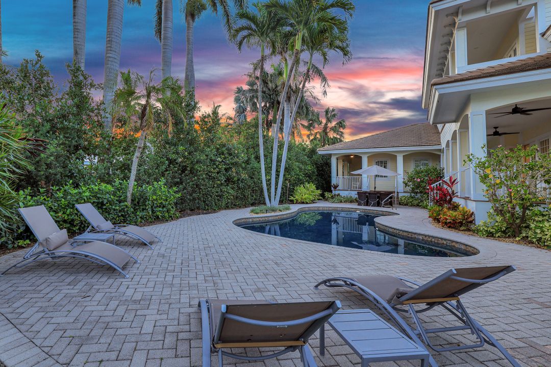 1550 Gordon Dr, Naples, FL 34102