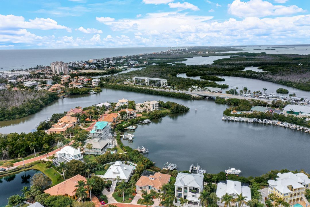 201 San Mateo Dr, Bonita Springs, FL 34134