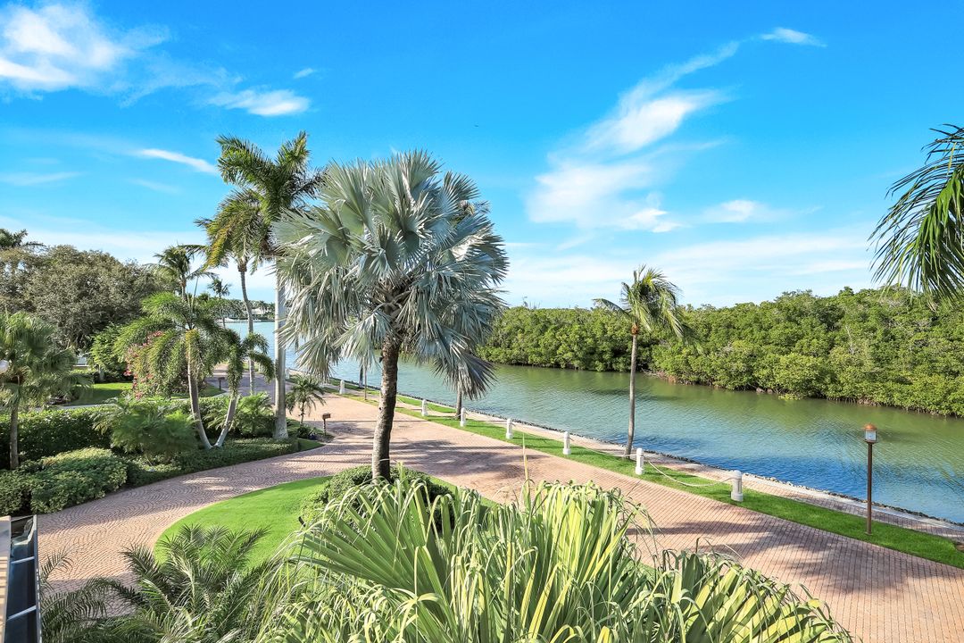 1450 Gulfstar Dr S, Naples, FL 34112