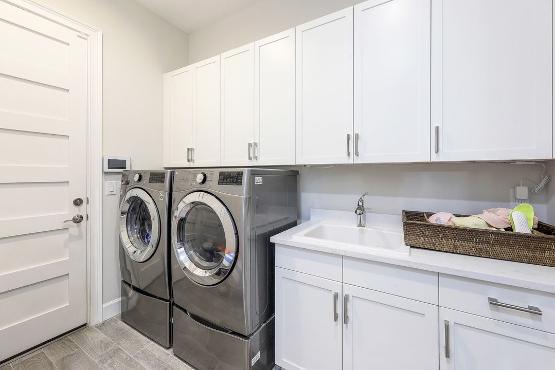 5879 Haiti Dr, Naples, FL 34112